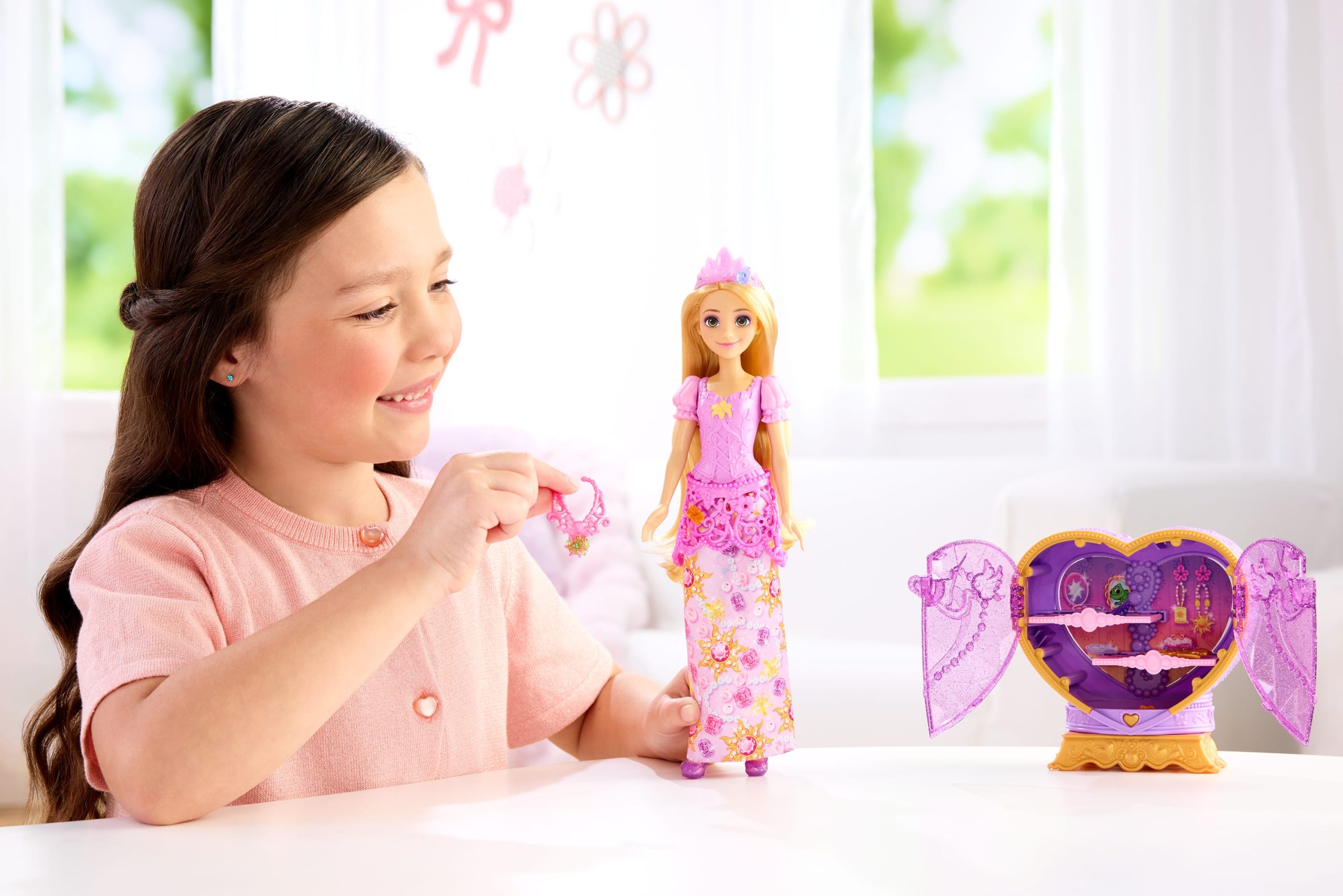 Disney Princess Jewel Reveal Rapunzel Fashion Doll W/ 8 Surprises including Gem Box & 10 Accessories - Image 2