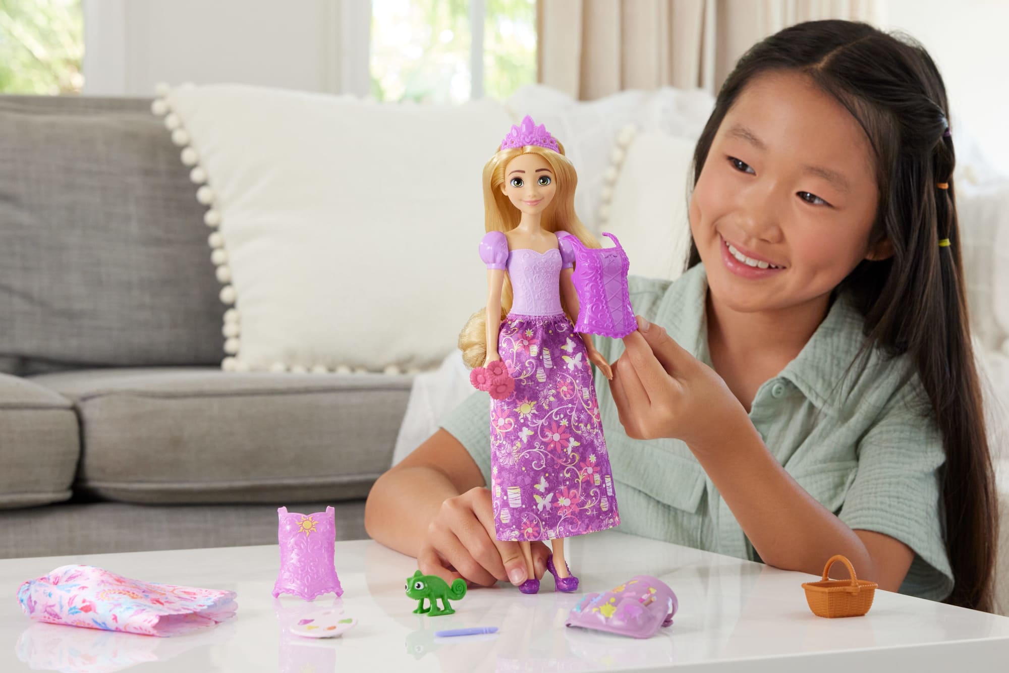 Disney Princess 2-in-1 Stories Rapunzel Fashion Doll With 2 Snap-On Bodices. 2 Skirts & 9 Accessories - Image 2