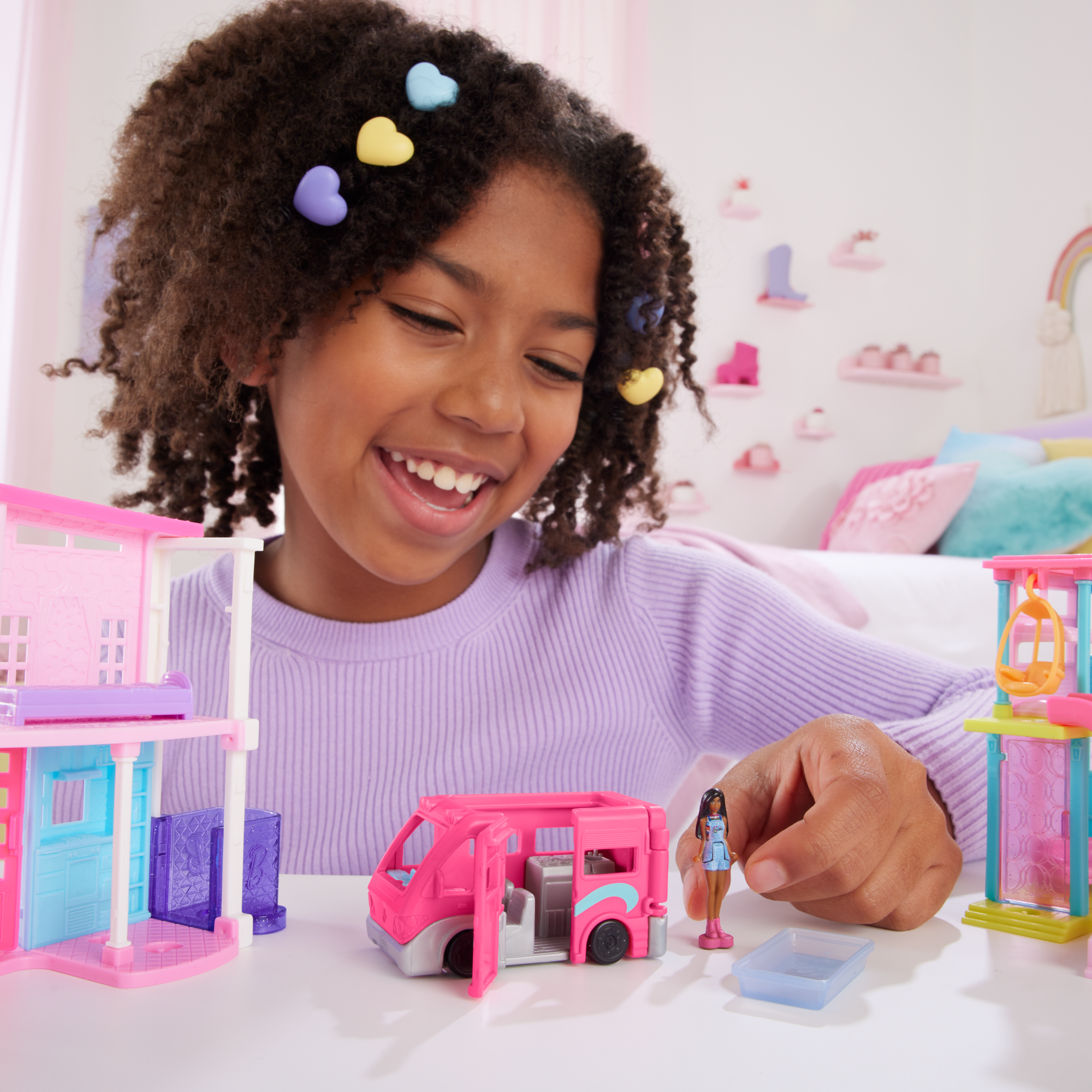 Barbie Mini BarbieLand Vehículo para Muñecas Camper de los Sueños - Image 2