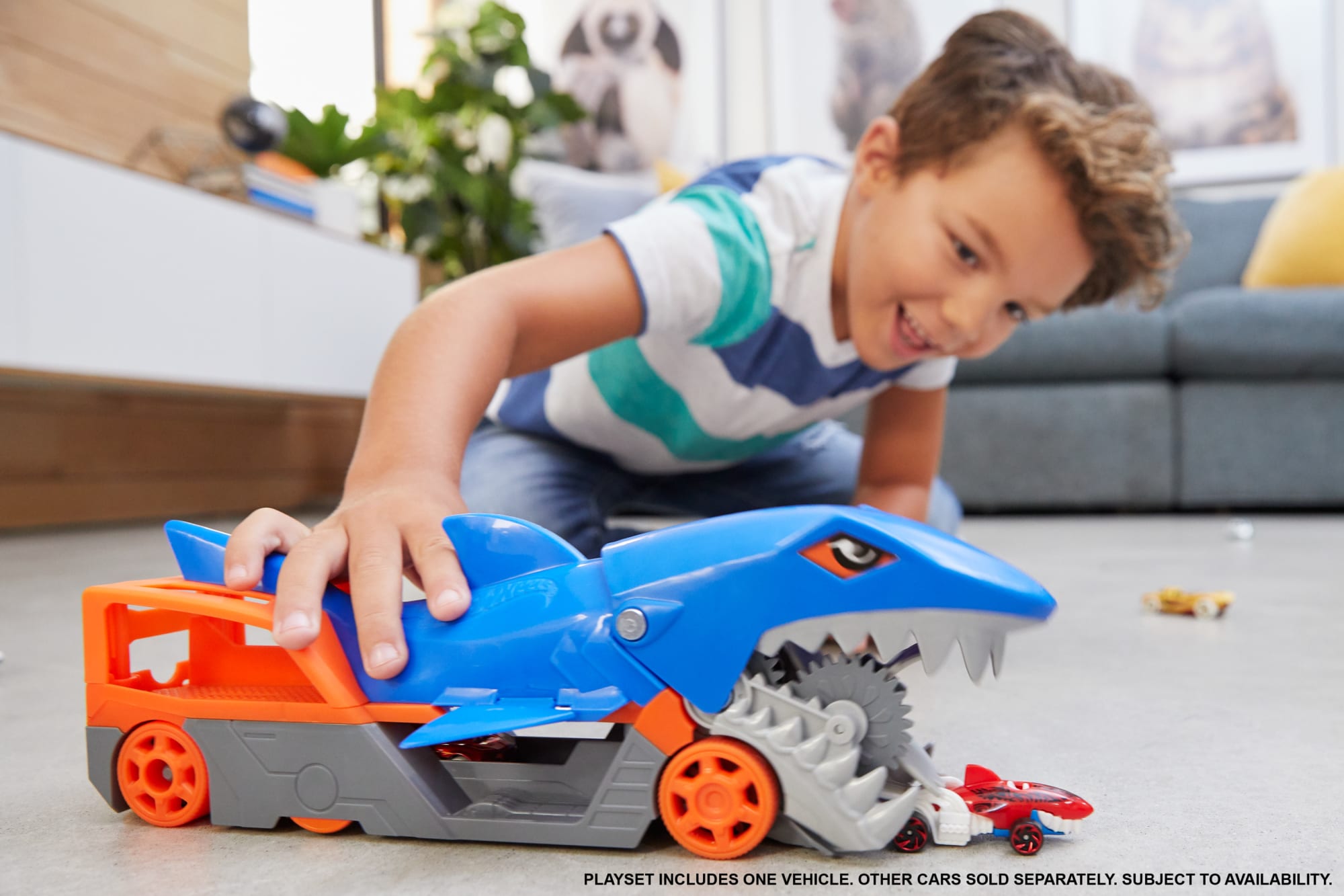 Hot Wheels Shark Chomp Transporter - Image 2
