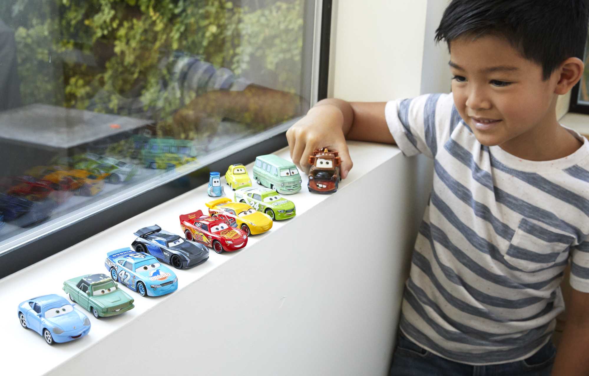 Disney And Pixar Cars Mack Hauler. 13-Inch Toy Transporter Truck With Ramp & Carry Storage For 12 Vehicles. Gift For Kids Ages 4 Years Old & Up - Image 2