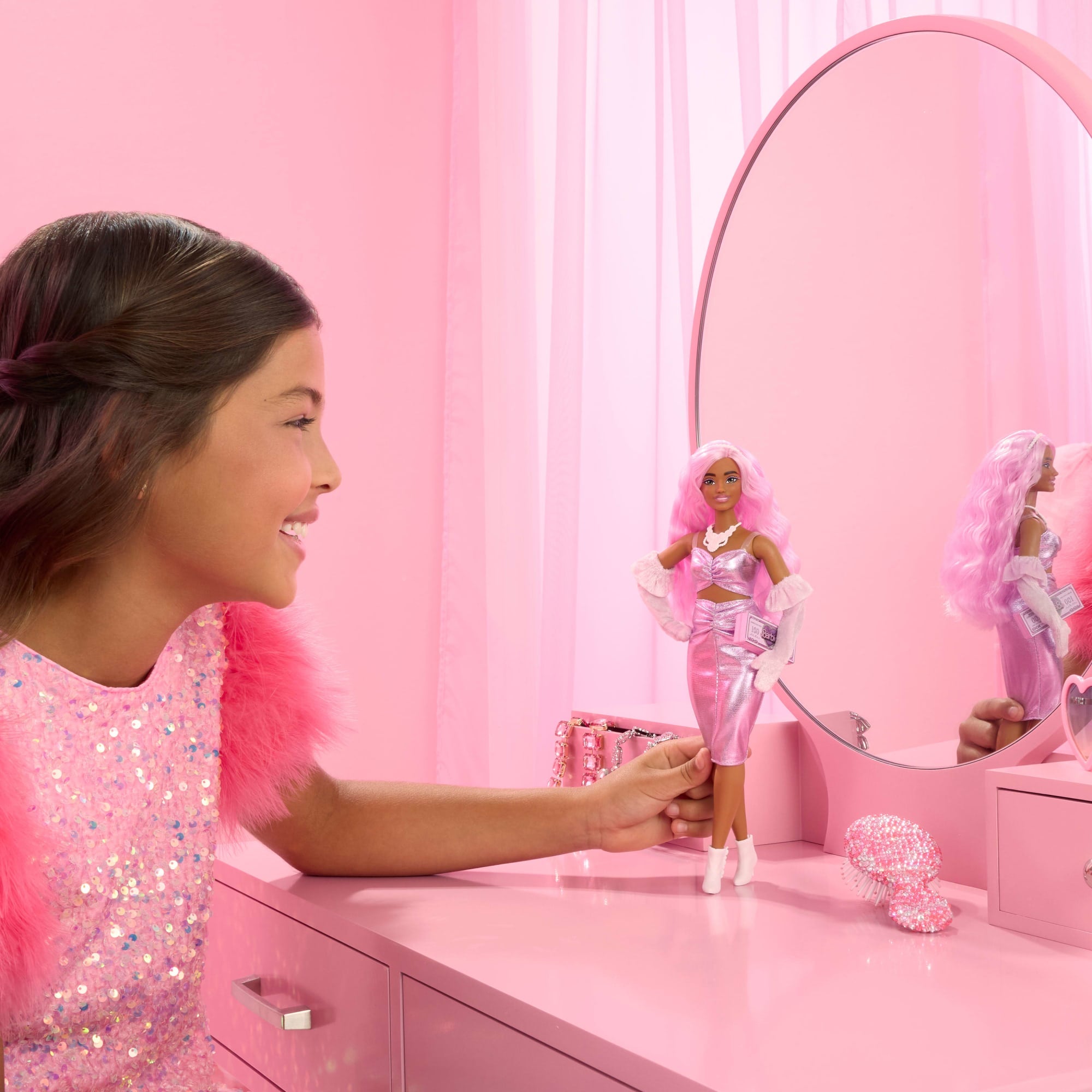 Barbie Style de Luxe Poupée 1. Robe Barbiecore. Cheveux Roses - Image 2