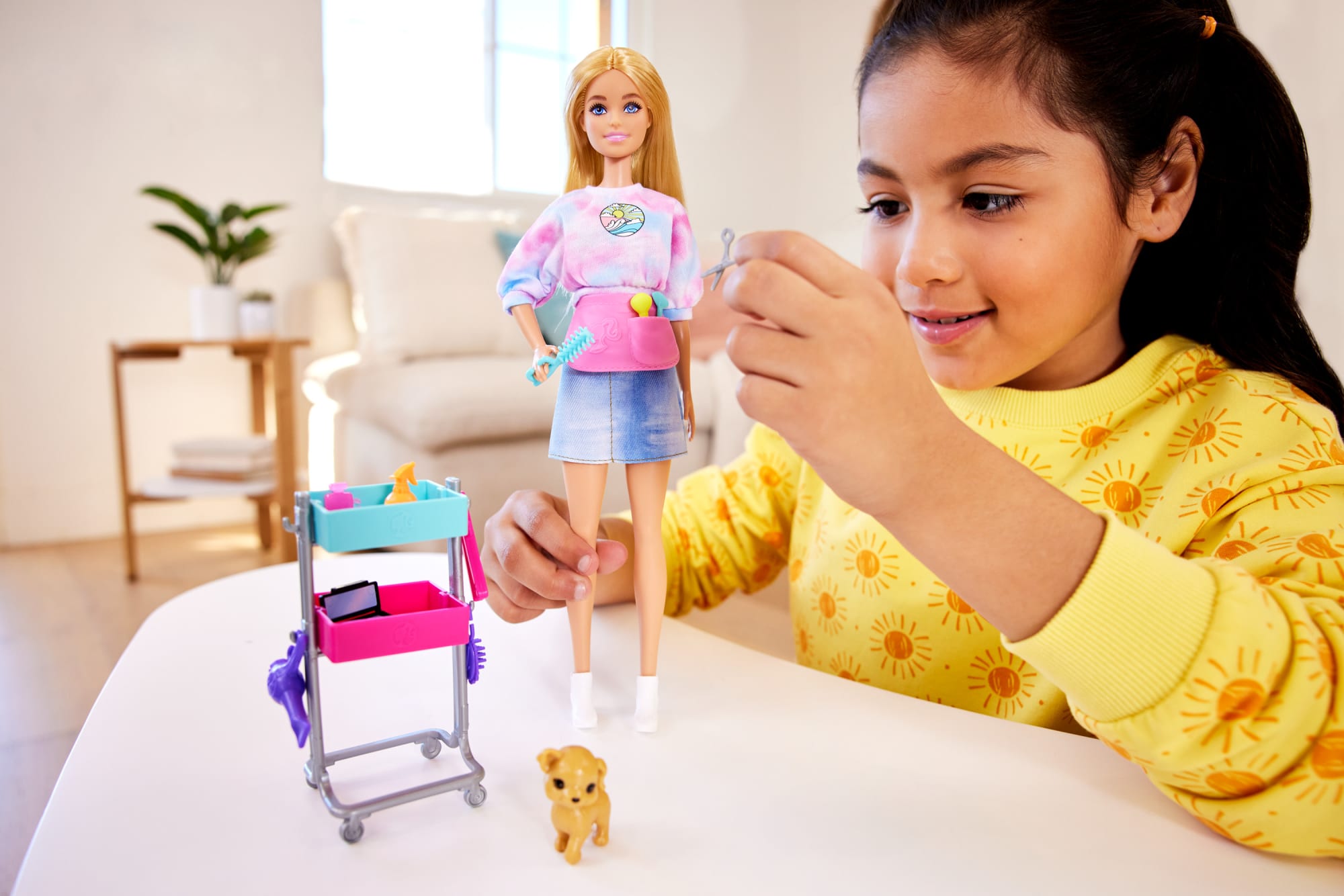 Barbie Malibu Stylist Doll & 14 Accessories Playset. Hair & Makeup Theme With Puppy & Styling Cart - Image 2