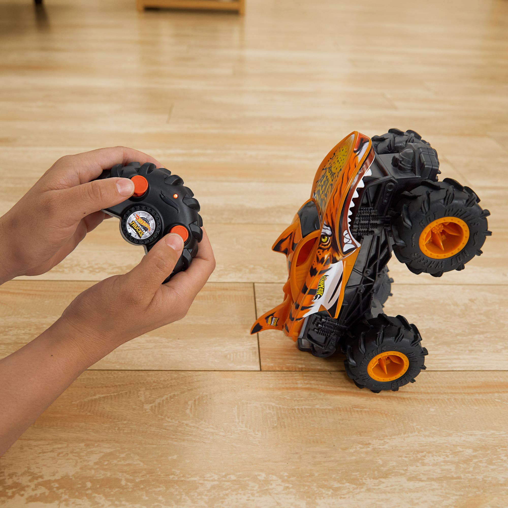 Hot Wheels Monster Trucks Téléguidé Hw Tiger Shark Rc. Échelle1:24 - Image 4