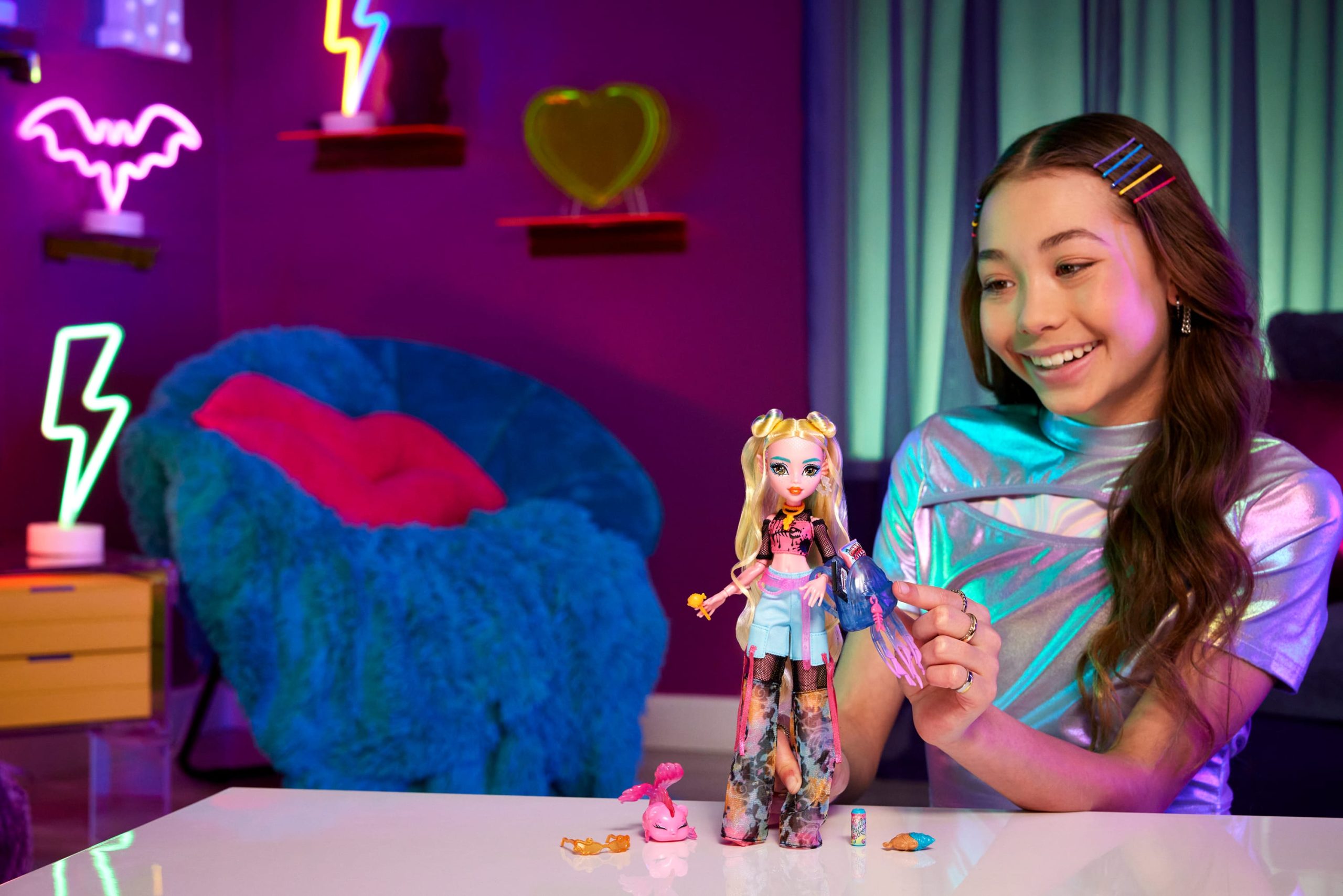 Monster High Lagoona Blue Fashion Doll With Pet Neptuna And Accessories - Image 2