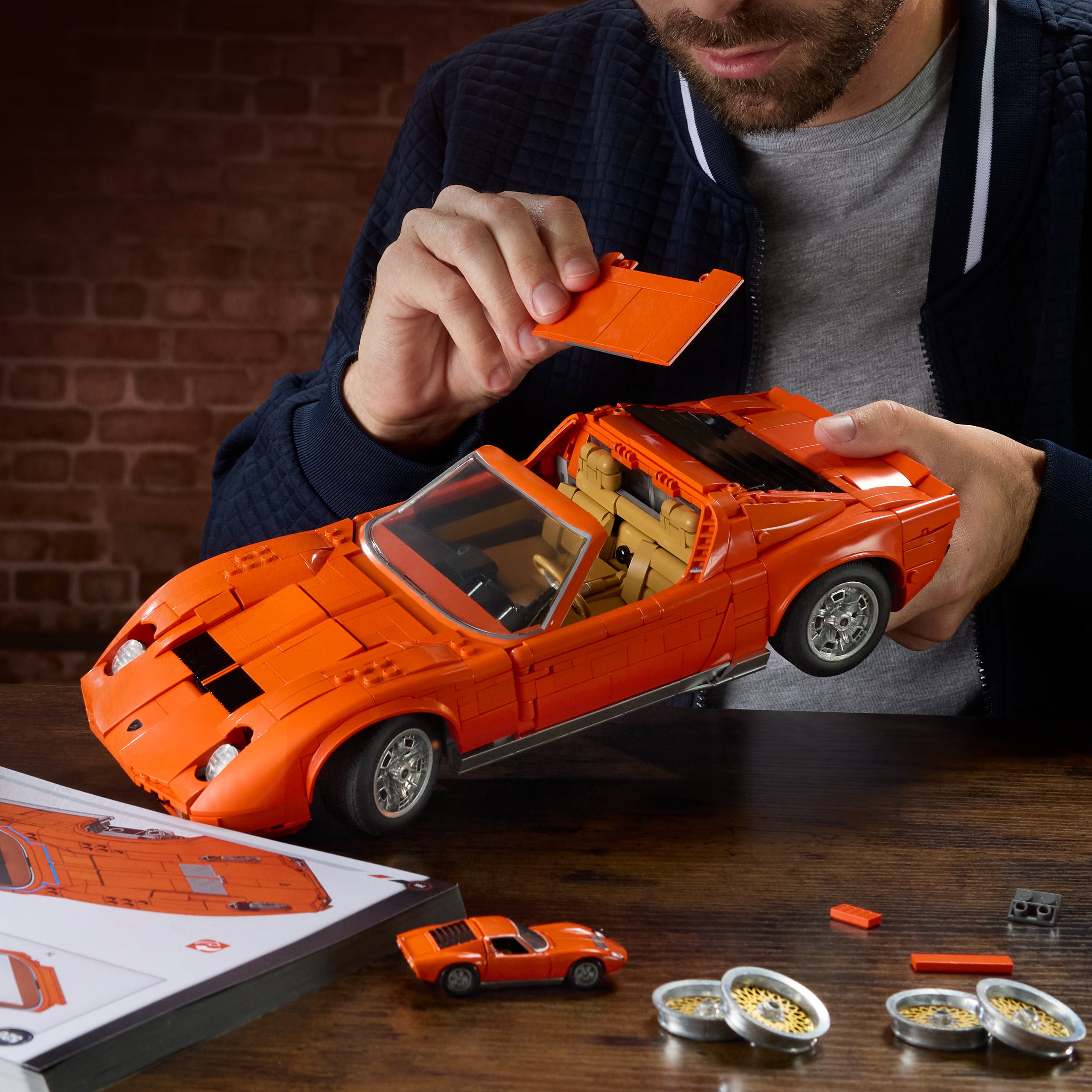 Mattel Brick Shop Hot Wheels '71 Lamborghini Miura P400 Sv Building Toy Kit - Image 2