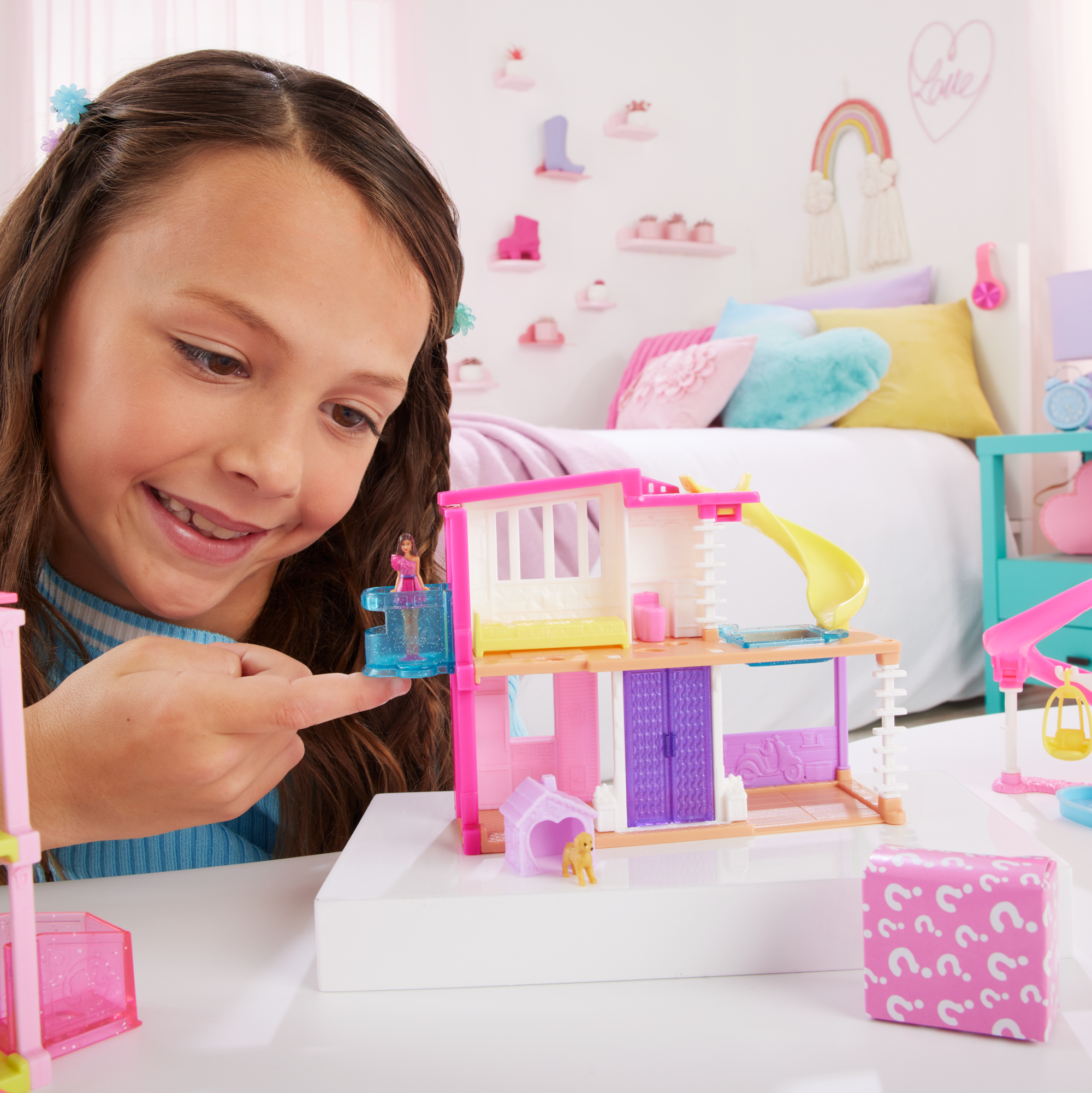 Barbie Mini Barbieland Coffrets Maison de Poupée. Poupée 3.81 Cm - Image 2