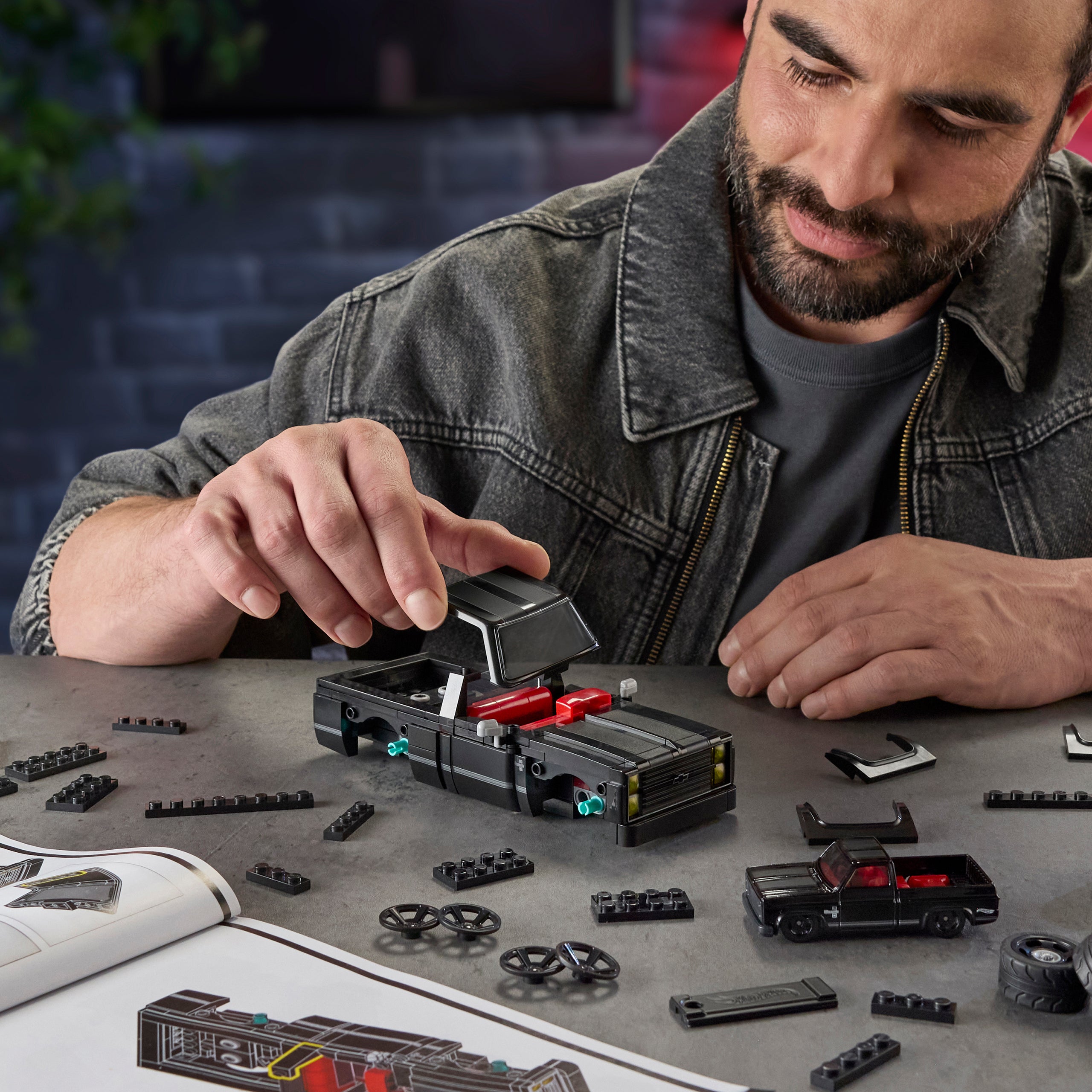 Mattel Brick Shop Hot Wheels '83 Chevy Silverado Building Toy Kit - Image 2